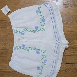 ARIZONA JEAN CO BRAND WOMEN'S JUNIOR SIZE WHITE FLORAL L8NED SHORTS SIZE LARGE